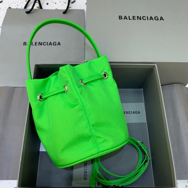 Balen Le Cagole Medium Bucket Bag In Green, For Women,  Bags 11.8in/30cm - Image 4