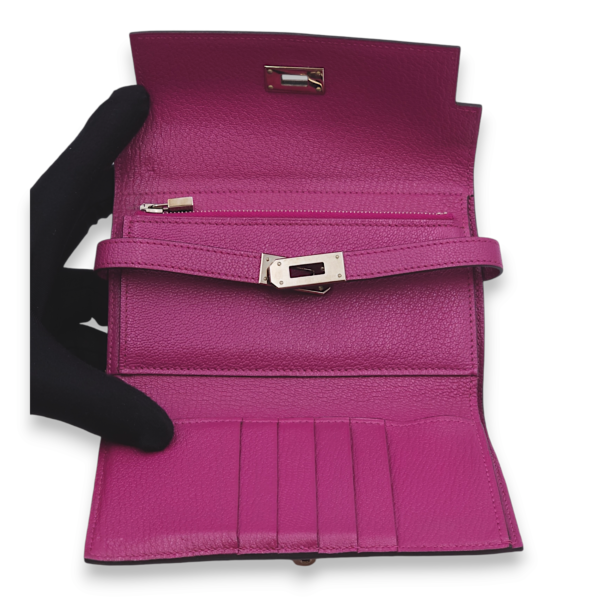 Kelly Depliant Rose Pourpre Wallet in Chevre Mysore, Palladium hardware - Image 3