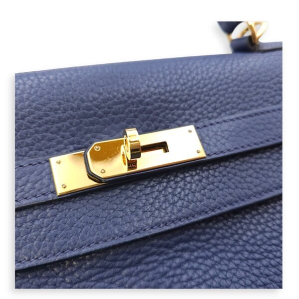 Kelly 32 Blue Sapphire in Clemence, Gold hardware - Image 4