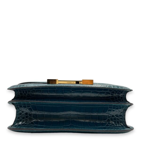 Constance 24 Colvert in Shiny Alligator, Gold hardware - Image 5