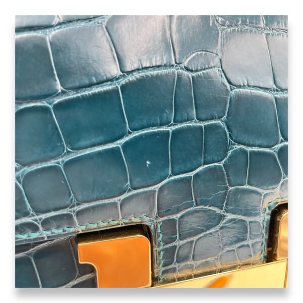 Constance 24 Colvert in Shiny Alligator, Gold hardware - Image 7