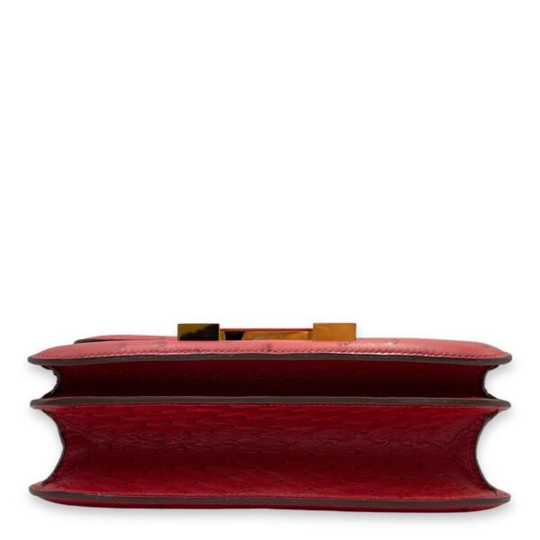 Constance 24 Rouge Vif in Ostrich, Gold hardware - Image 5