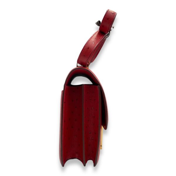 Constance 24 Rouge Vif in Ostrich, Gold hardware - Image 3