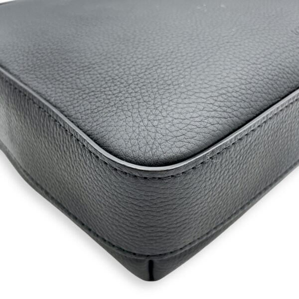 Fastline Messenger 23.5x18x7cm Black Crossbody Bag in Calfskin, Black powder coated hardware - Image 9