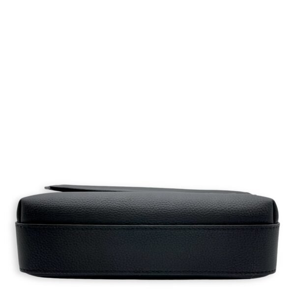 Fastline Messenger 23.5x18x7cm Black Crossbody Bag in Calfskin, Black powder coated hardware - Image 5