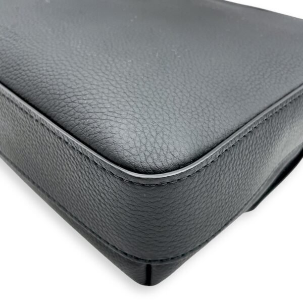 Fastline Messenger 23.5x18x7cm Black Crossbody Bag in Calfskin, Black powder coated hardware - Image 10