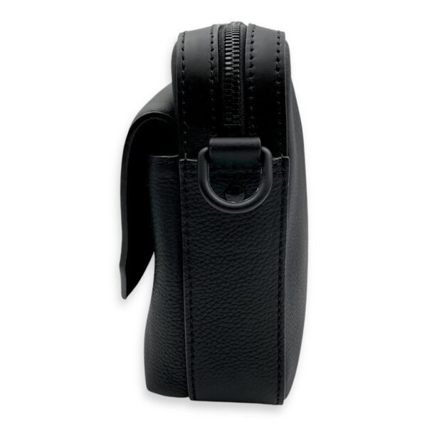 Fastline Messenger 23.5x18x7cm Black Crossbody Bag in Calfskin, Black powder coated hardware - Image 4