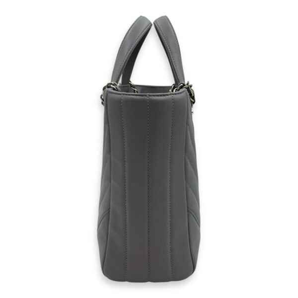 Chevron Print Seasonal Tote 25x21x9cm Grey Shoulder Bag in Lambskin, Gold hardware - Image 3