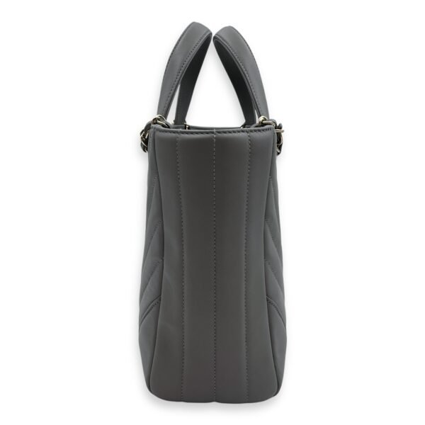 Chevron Print Seasonal Tote 25x21x9cm Grey Shoulder Bag in Lambskin, Gold hardware - Image 4