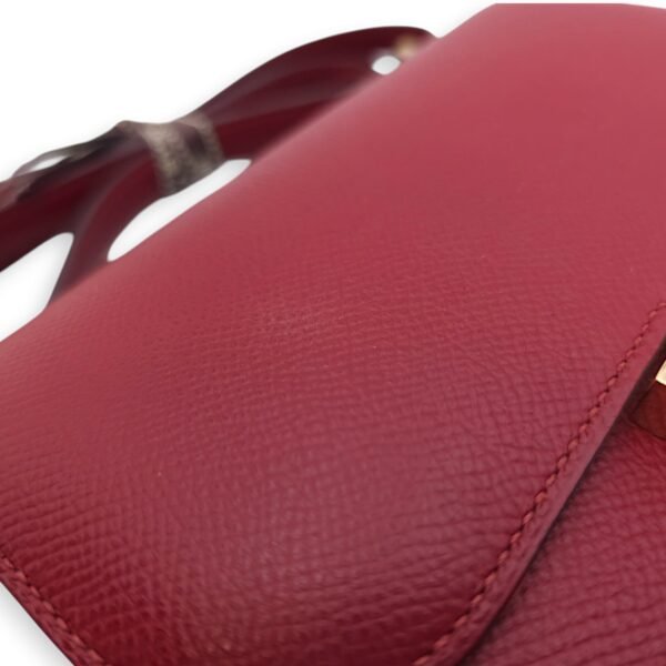 Constance 18 Rouge Grenat/Bougainvillier in Epsom, Enamel hardware - Image 2