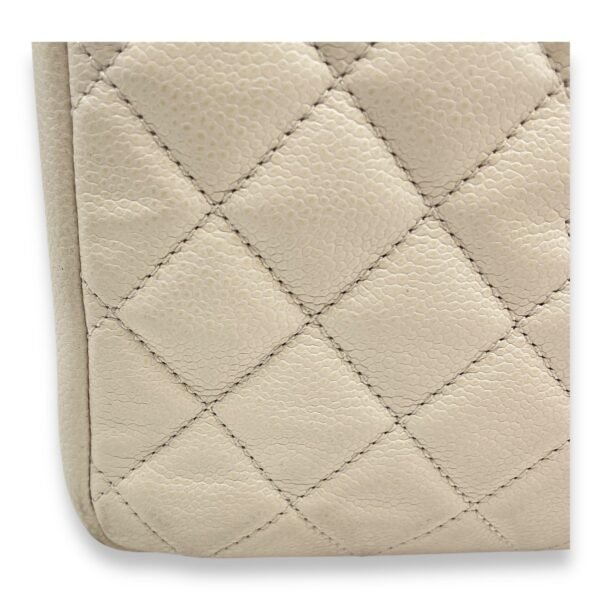Grand Shopping Tote White Shoulder Bag in Caviar Leather, Ruthenium-finish Brass hardware - Image 8
