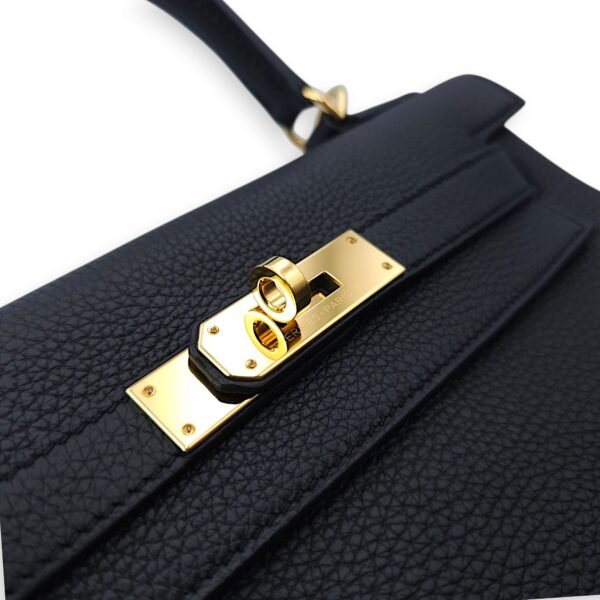 Kelly 28 Black in Togo, Gold hardware - Image 9