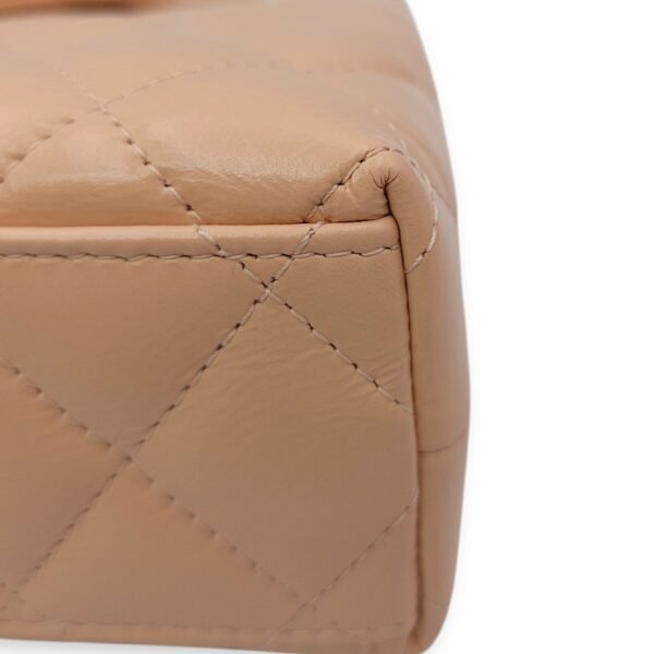 Kelly (19cm) Mini Beige Crossbody Bag in Shiny calf, Gold hardware - Image 11