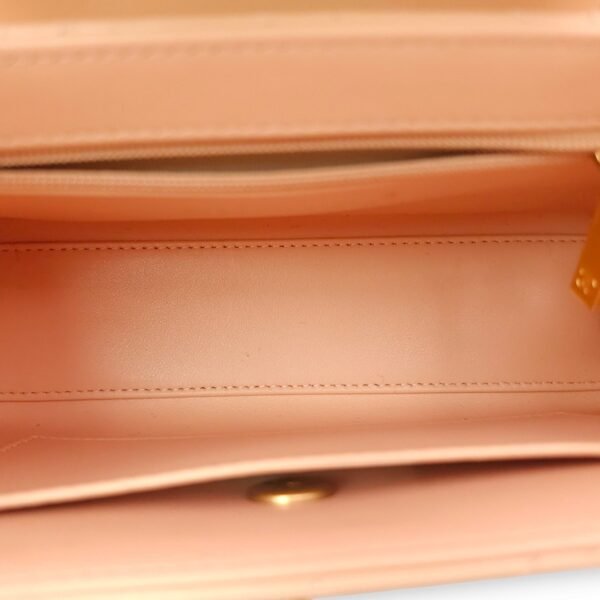 Kelly (19cm) Mini Beige Crossbody Bag in Shiny calf, Gold hardware - Image 10