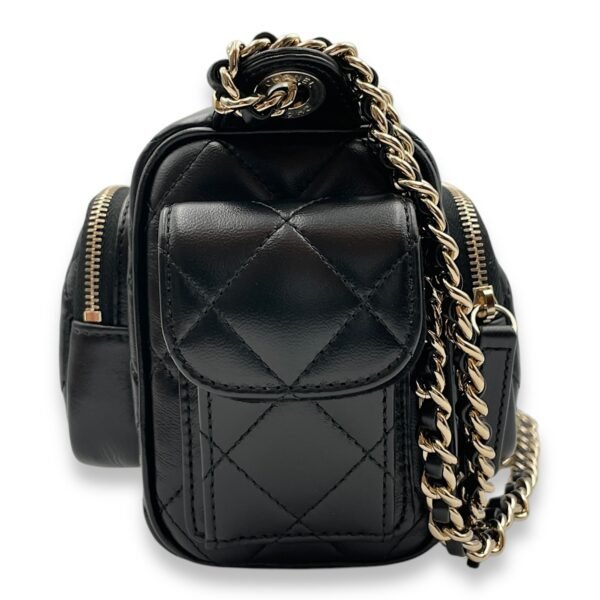 24K Camera Bag 18x12x8cm Black Shoulder Bag in Shiny lambskin, Gold hardware - Image 4