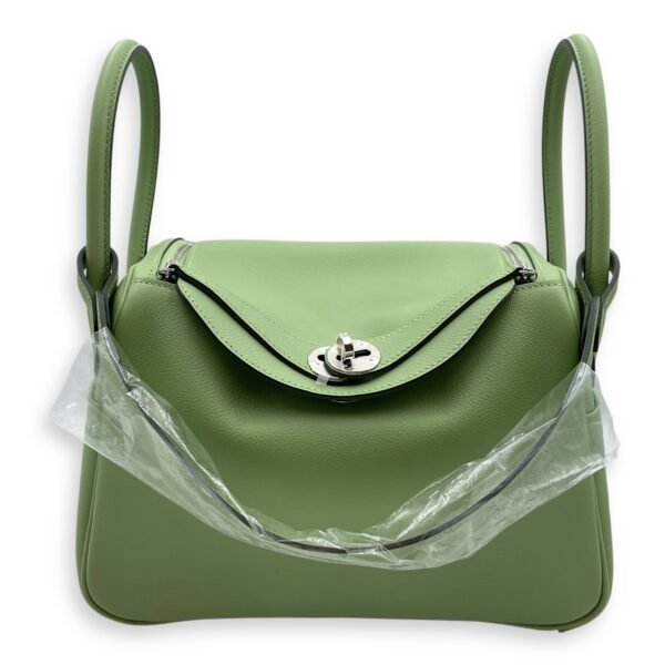 Lindy 26 Vert Criquet in Evercolor, Palladium hardware - Image 3