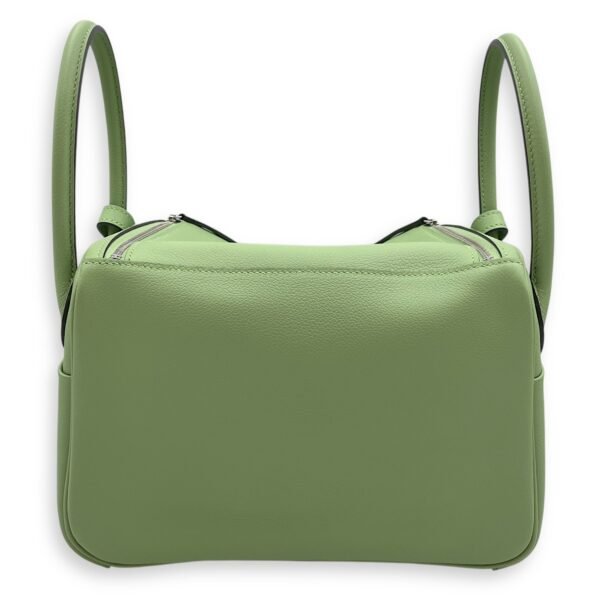 Lindy 26 Vert Criquet in Evercolor, Palladium hardware - Image 2