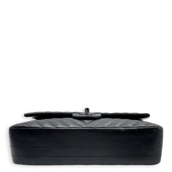 Chevron (DF) Medium Black Shoulder Bag in Lambskin, Black Chrome, Silver hardware - Image 5