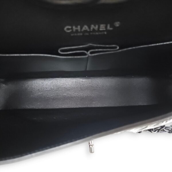 Chevron medium (DF) Medium Black Shoulder Bag in Patent Leather, Black chrome hardware - Image 9