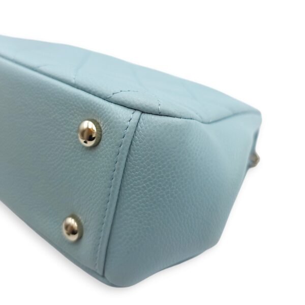 Business Affinity Medium Blue Crossbody Bag in Caviar Leather, Gold hardware - Image 3