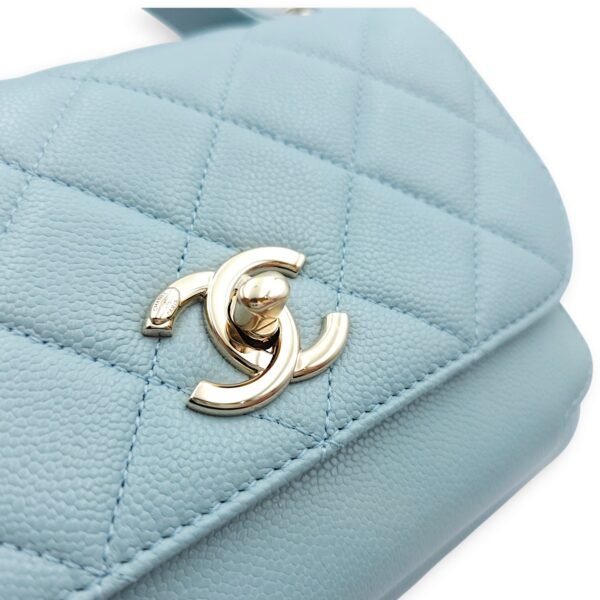 Business Affinity Medium Blue Crossbody Bag in Caviar Leather, Gold hardware - Image 6