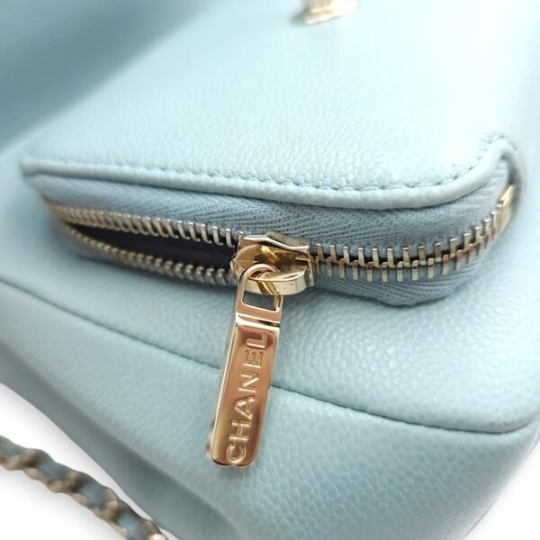 Business Affinity Medium Blue Crossbody Bag in Caviar Leather, Gold hardware - Image 7