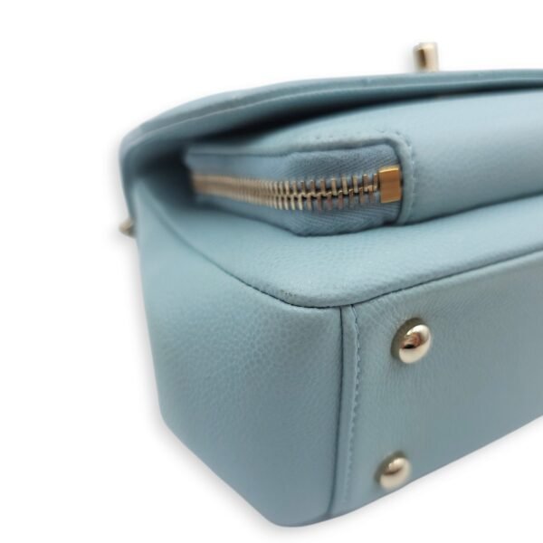 Business Affinity Medium Blue Crossbody Bag in Caviar Leather, Gold hardware - Image 16
