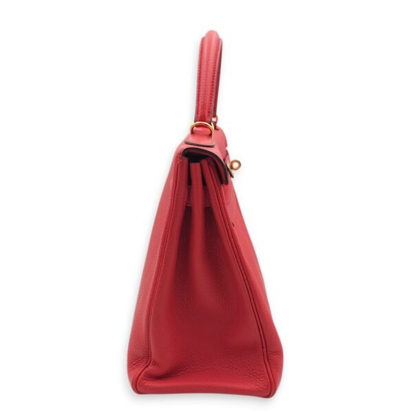 Kelly 32 Rouge Pivoine in Togo, Gold hardware - Image 7