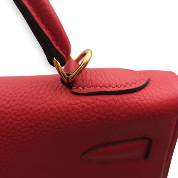 Kelly 32 Rouge Pivoine in Togo, Gold hardware - Image 2
