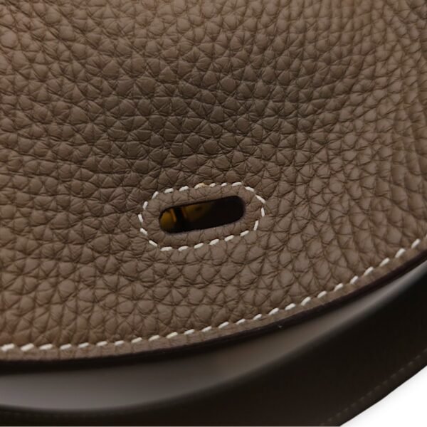 Lindy 26 Etoupe in Clemence, Gold hardware - Image 3