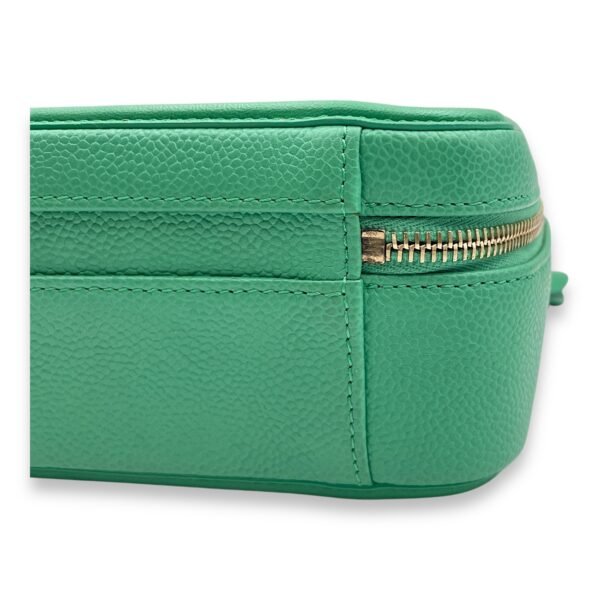 Filigree Medium Green Shoulder Bag in Caviar Leather, Gold hardware - Image 7