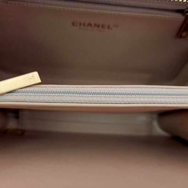 Filigree Vanity Medium Beige Shoulder Bag in Caviar Leather, Gold hardware - Image 7