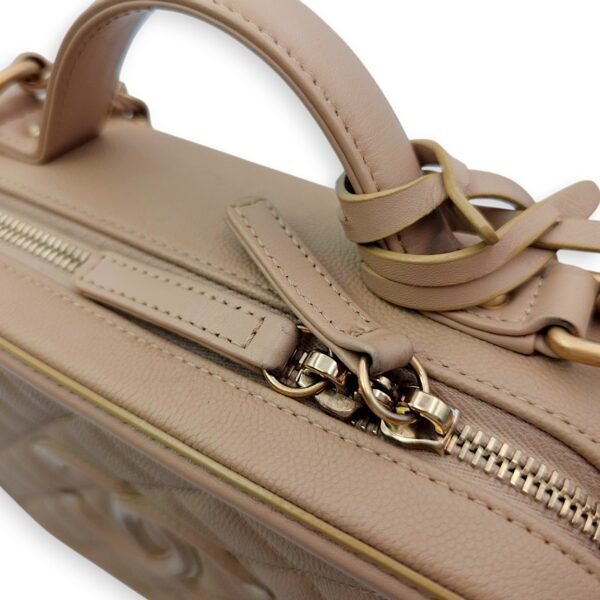 Filigree Vanity Medium Beige Shoulder Bag in Caviar Leather, Gold hardware - Image 9