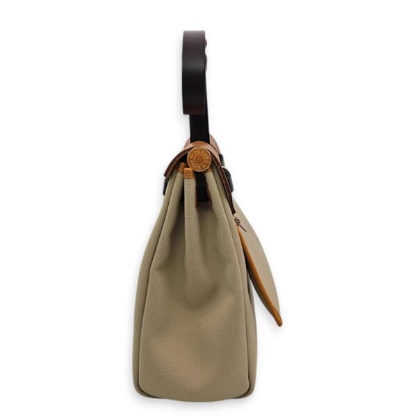 Herbag 31 Beton/Ebene/Naturel in Vache Hunter/Toile, Gold hardware - Image 4
