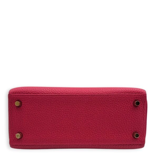 Kelly 25 Framboise in Togo, Gold hardware - Image 5