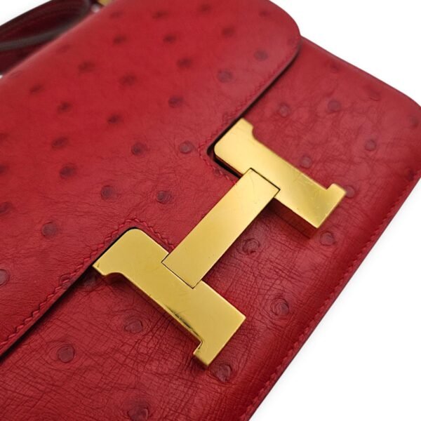 Constance 18 Rouge Vif in Ostrich, Gold hardware - Image 7