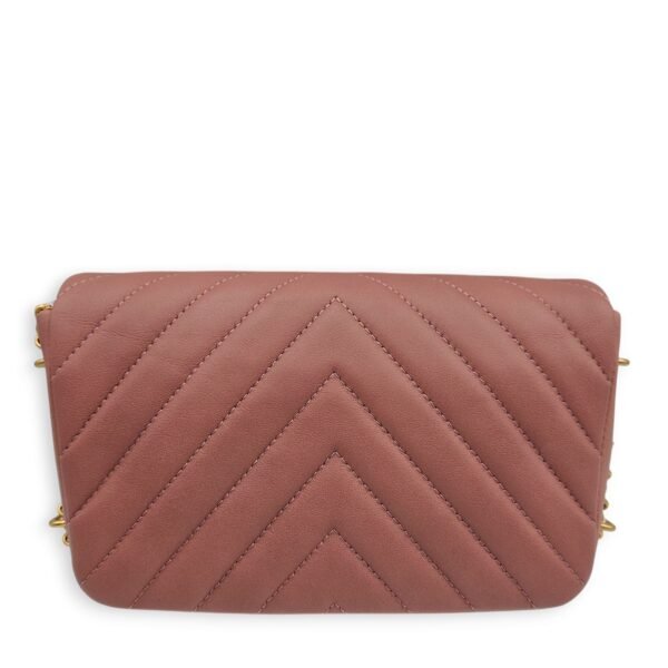 Chain Around Chevron Mini Flap 21x14x6cm Dusty Rose Crossbody Bag in Lambskin, Gold hardware - Image 2