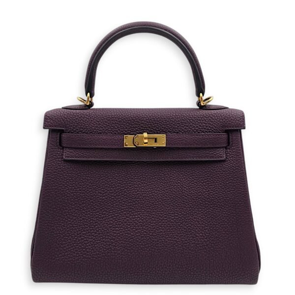 Kelly 25 Cassis in Togo, Gold hardware