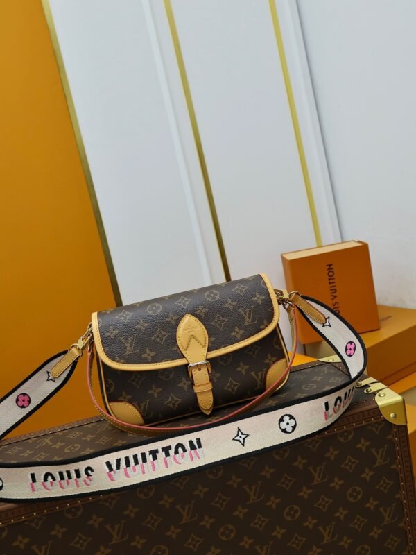 Louis Vuitton M45985  Diane
