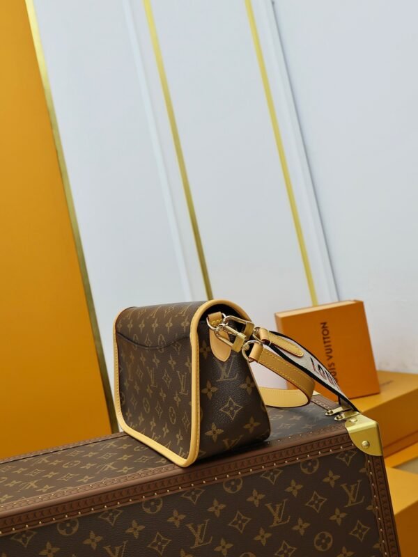Louis Vuitton M45985  Diane - Image 9