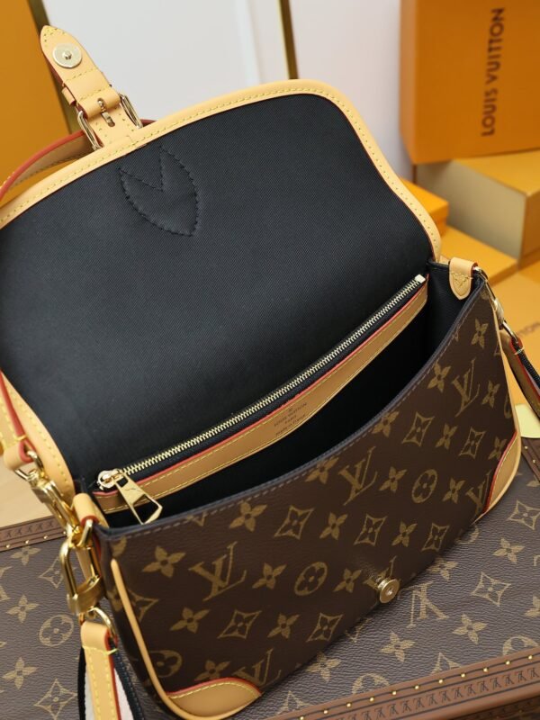 Louis Vuitton M45985  Diane - Image 3