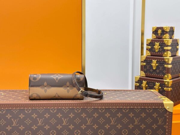 Louis Vuitton M46839  OnTheGo BB Monogram Reverse - Image 4