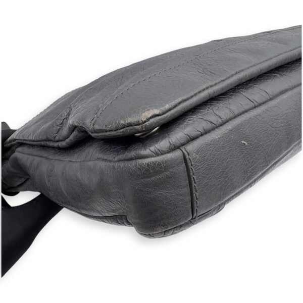 City Grey Messenger bag in Distressed Leather, Silver hardware - Image 15