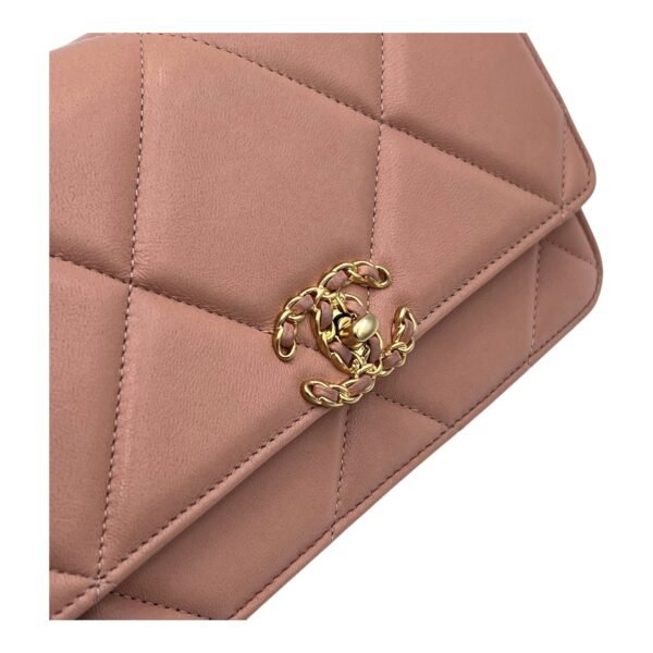C19 Wallet On Chain Beige in Lambskin, Mixed hardware - Image 6
