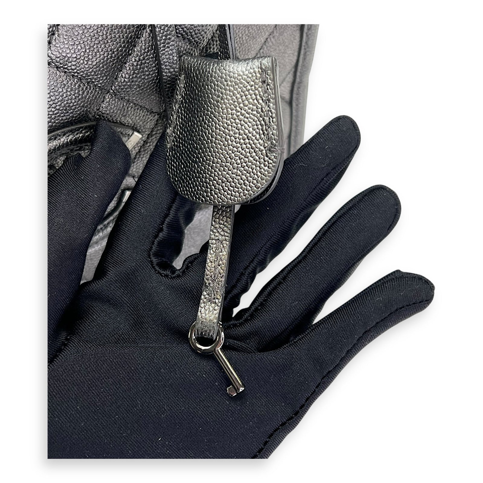 CC Filigree Large Silver Top Handle Bag in Caviar Leather, Silver hardware - Image 8