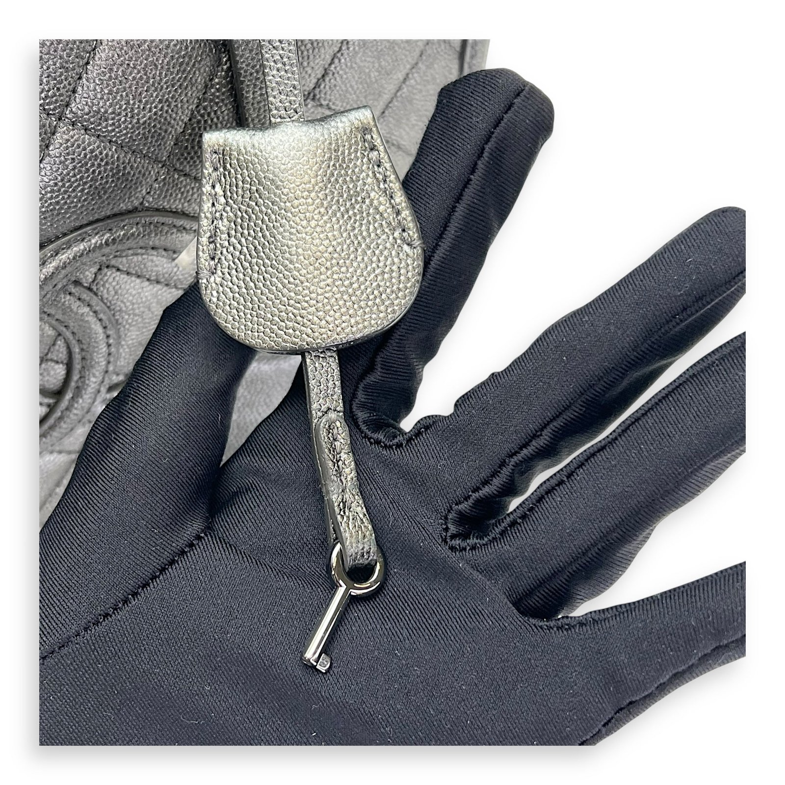 CC Filigree Large Silver Top Handle Bag in Caviar Leather, Silver hardware - Image 9