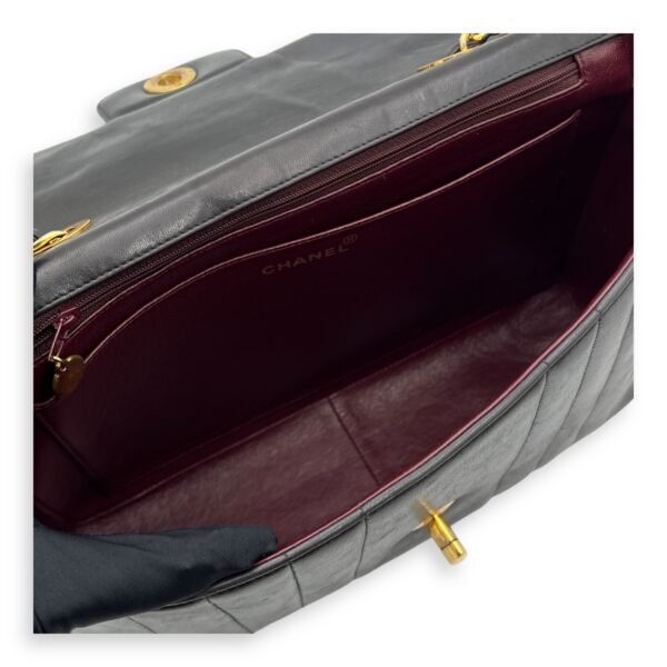 CC Jumbo Vintage Flap Black Shoulder Bag in Lambskin, Gold hardware - Image 12