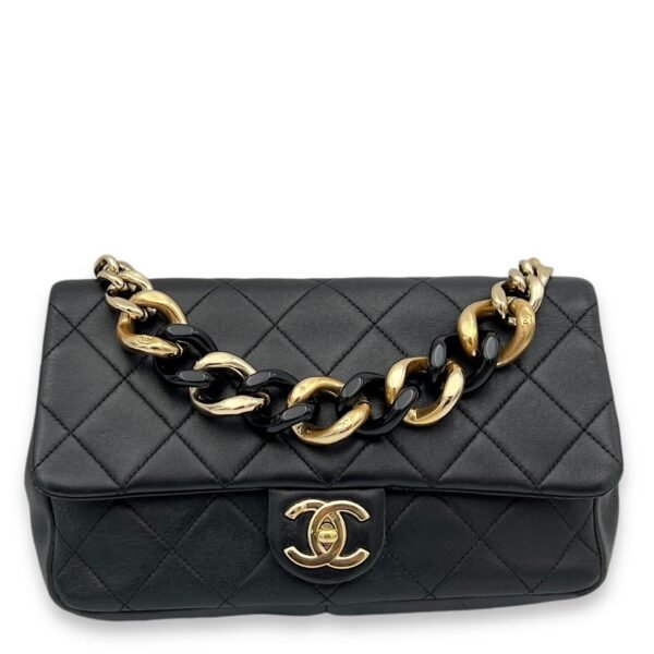 CC Shoulder Bag Black in Lambskin, Gold hardware