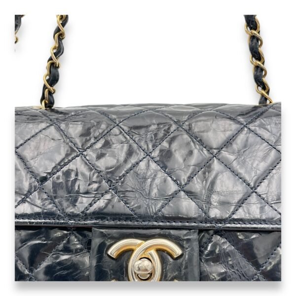 CC Turnlock Crinkled Navy Shoulder Bag in Calfskin, Gold hardware - Image 7