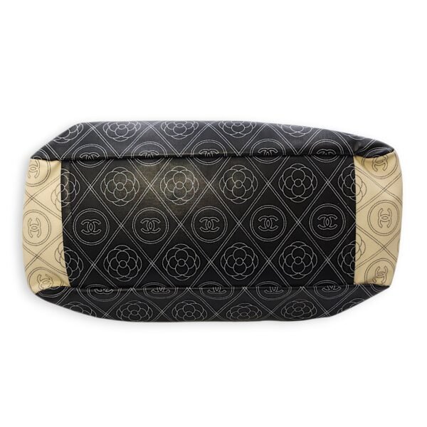 Camellia Logo Printed Deauville Black & cream Tote Bag in Coated Canvas, Silver hardware - Image 5